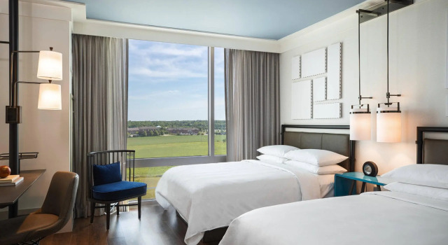 Четырёхместный номер Standard Renaissance Columbus Westerville-Polaris Hotel