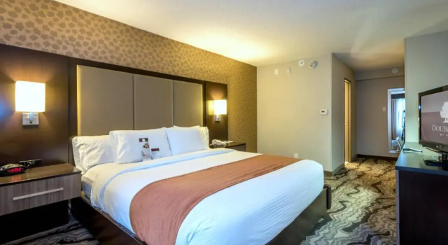 Номер DoubleTree by Hilton Montgomery Downtown
