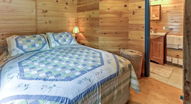 Walk to Lake George! Bolton Landing Cottage, Забронировать Дом для отпуска Виллы Болтон-Лендинг, Вилла