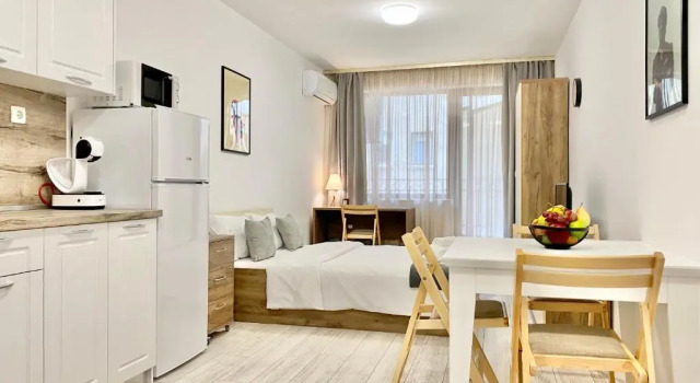 Студия Cozy Studio next to State Opera with Work Space