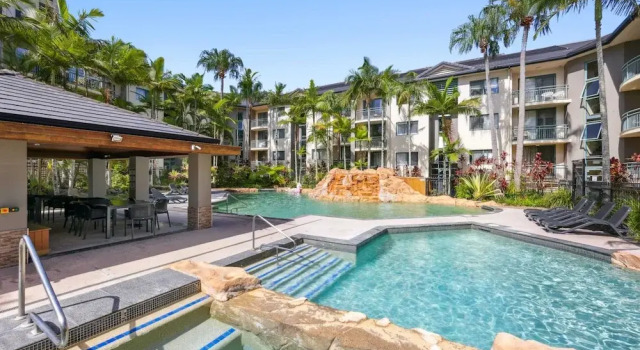 Апартаменты 2-bed Beachfront Escape With Pool and BBQ Access