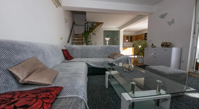 Rina Vacation home, Забронировать Отель Отели Трогир 3 звезды, рядом с Частный Пляж «ТН Ядран Хотэл», 3*