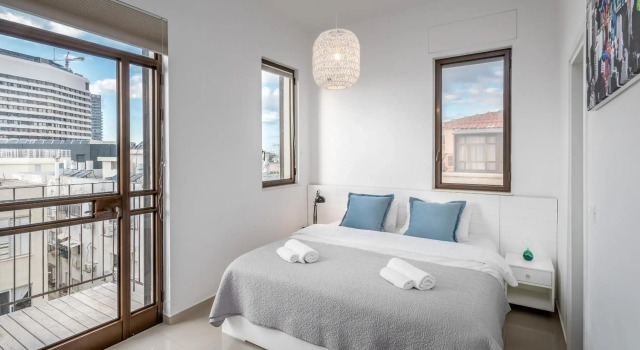 Modern & Bright 3 BDR close to the beach