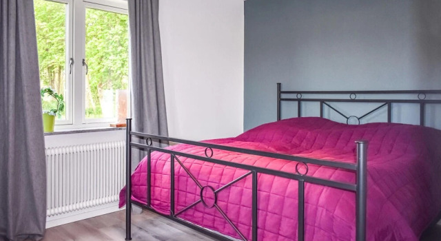 Awesome Home in Gärsnäs With Wifi and 2 Bedrooms, Rezerwuj Hotel Hotele w Lagos z parkingiem, Parking