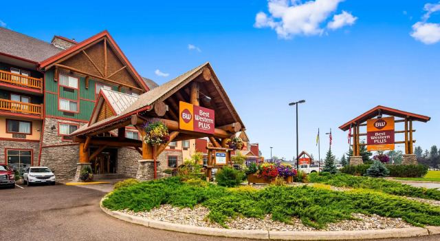 Кровать в общем номере Best Western Plus Fernie Mountain Lodge