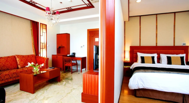 Полулюкс Amos Cozy Hotel & Convention Hall