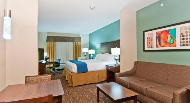 Двухместный люкс Holiday Inn Express & Suites San Antonio Frost Bank Center by IHG