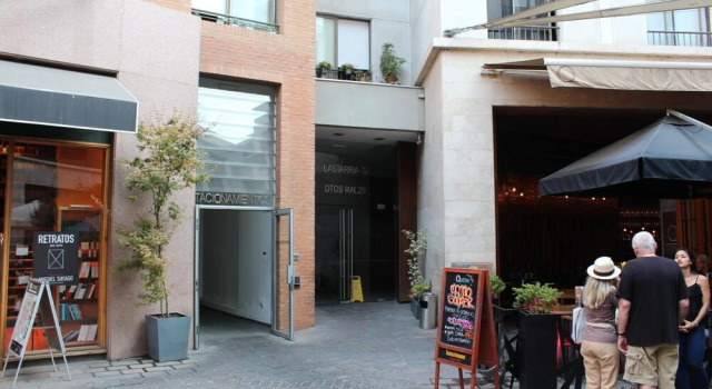 UH ApartHotel Lastarria 104, Забронировать Апарт-отель Апарт-отели Сантьяго, рядом с Муниципальный театр Сантьяго, Апарт-отель