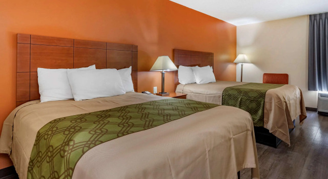Четырёхместный номер Standard Econo Lodge Saint Stephen