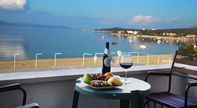 Трёхместный номер Standard с видом на море Le Resort Hotel