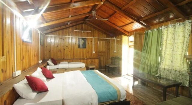 Birders Den Eco Resort, Rezervovat Lázně / Resort Nainital Uttarakhand