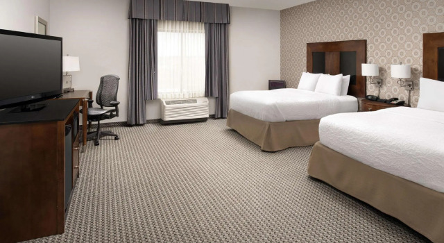 Четырёхместный номер Standard Hampton Inn & Suites Tupelo/Barnes Crossing