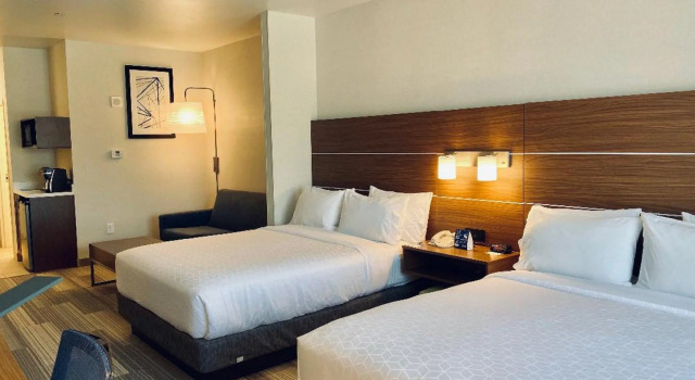 Четырёхместный люкс Holiday Inn Express & Suites Beaumont - Oak Valley by IHG