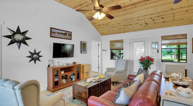 3 Acres of Luxury and Views in Fred Wine Country!, Reserva ahora Casa o chalet Villas en Albert, Villa