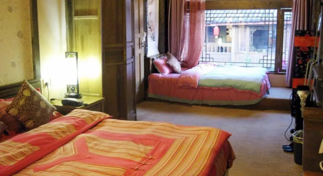 Revel in Lijiang Inn, Забронировать Отель Лицзян Юньнань, рядом с Улица Сквер-стрит Древнего города Даянь