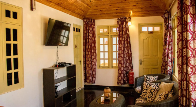 Equity Beach Inn, Забронировать Отель Отели Гурайдо с парковкой, рядом с Пляж Kandooma Beach, Парковка