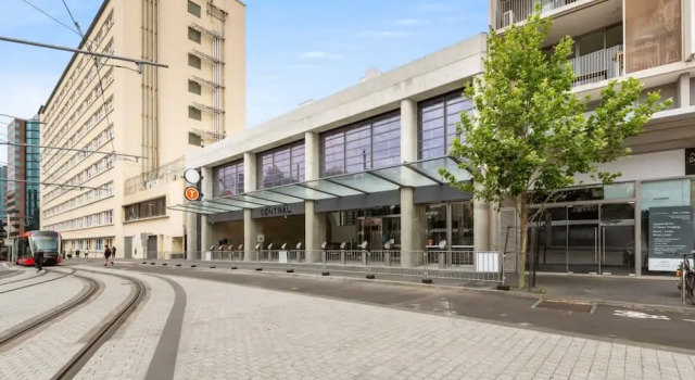 Central Modern 1 Bedroom With Air-con Balcony