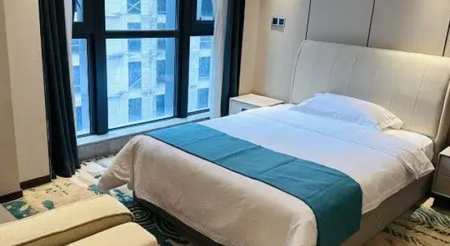 Трёхместный семейный люкс Deluxe Zhongzhou Huayue International Hotel