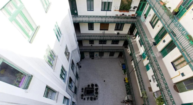 Апартаменты Chic & Charm Apartment