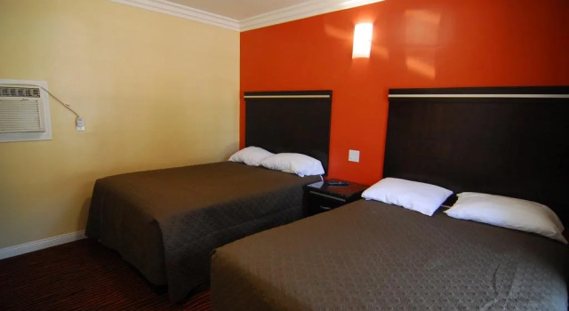 Studio City Inn