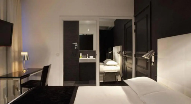 Номер Standard First Hotel Paris Tour Eiffel