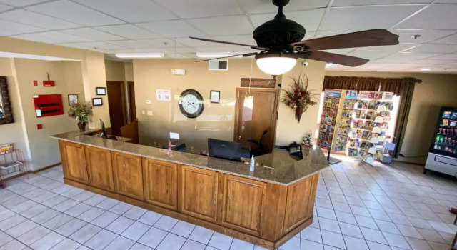 Green Gables Inn, Забронировать Отель Отели Table Rock Lake с парковкой, Парковка