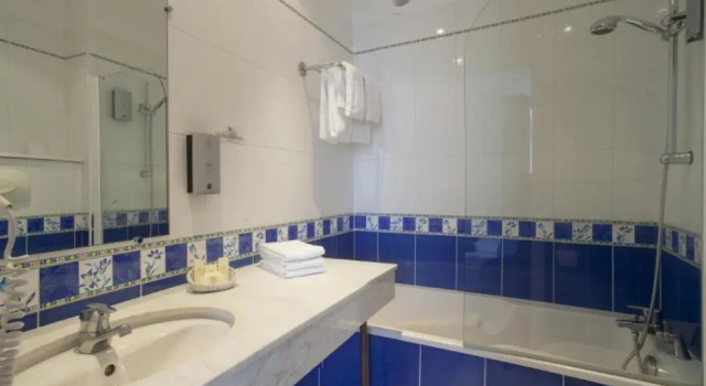Номер Superior Logis Hôtel & Restaurant du Sauvage