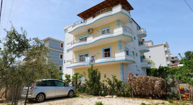 Kristal Apartments