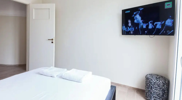 Апартаменты Modern Comfort 1Bd Apt with Balcony