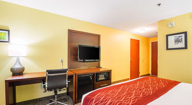 Двухместный номер Standard Comfort Inn & Suites Dayton Northwest - Englewood