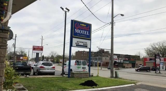 Grand Motel, Varaa Motelli  