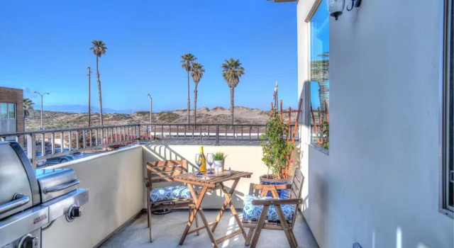 Spacious 4BR, Rooftop Deck, Fire Pit, Steps to Shore, Buchen Sie Hotel Oxnard Kalifornien, in der Nähe von Oxnard State Beach
