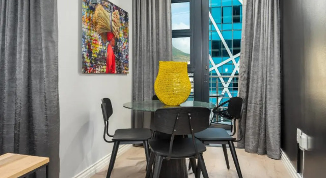 16 on Bree Apartments, Забронировать Апартаменты/квартира Отели Кейптауна с парковкой, рядом с Cape Town Comedy Club, Парковка