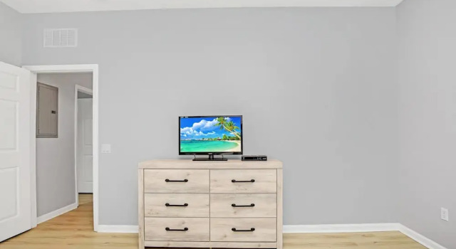 Luxurious 3BD Home Close to Convention Center and Themed Parks! #3vc209, Varaa Huoneisto Hotellit Kissimmee pysäköinnillä, Pysäköinti