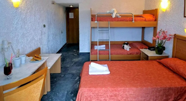 Семейный номер Standard с видом на сад Karteros Hotel