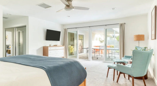 Lloyd by Avantstay Palm Spring Paradise w/ Pool, Large Yard & Table Tennis! Permit#3779, Забронировать Отель Отели Палм-Спрингса 3 звезды, рядом с Uprising Rock Climbing Center, 3*