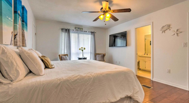 Updated Townhome w/ Deck ~ 12 Mi to Beaches!