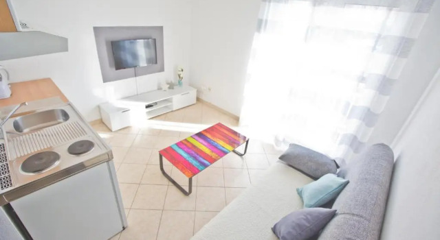 Apartment Zdravka, Забронировать Апартаменты/квартира Хвар Остров Хвар, рядом с Частный Пляж «Си Ю Румс»