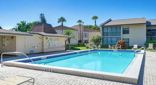 Апартаменты 4 Mi to Beach! Naples Snowbird Nest w/ Pool Access