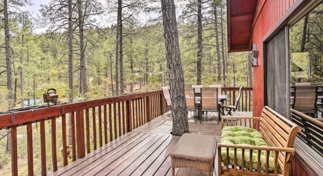 Коттедж с 2 комнатами с балконом Peaceful Cabin w/ Deck & Grill: 1 Mi to Crown King