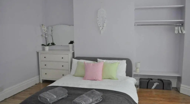Beautiful large victorian waterfront house, Забронировать Отель Бристоль Англия, рядом с Christ Church Clifton