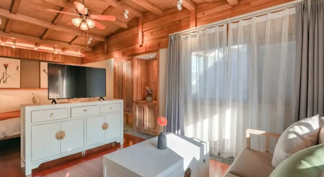 Люкс Deluxe Floral Hotel Lijiang Huazizai
