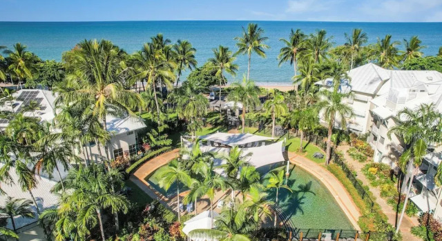 Апартаменты с 3 комнатами с балконом Coral Sands Beachfront Resort