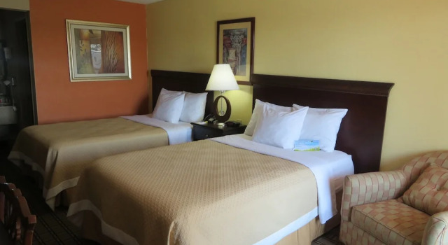 Четырёхместный семейный номер Standard Days Inn by Wyndham Blytheville