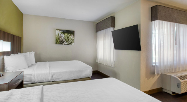 Четырёхместный номер Standard Best Western North Phoenix Hotel