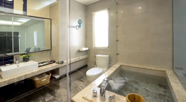 Двухместный номер Standard с балконом Su's Traveller Abode