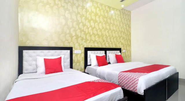 OYO 16693 Hotel Omni
