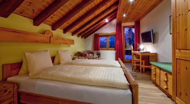 Двухместный номер Standard с балконом Hotel Astoria