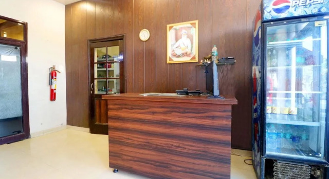 Oyo 39626 Rj Royal Guest House