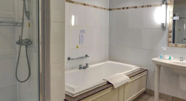Четырёхместный семейный номер Standard Forest Hills Hotel & Country Club